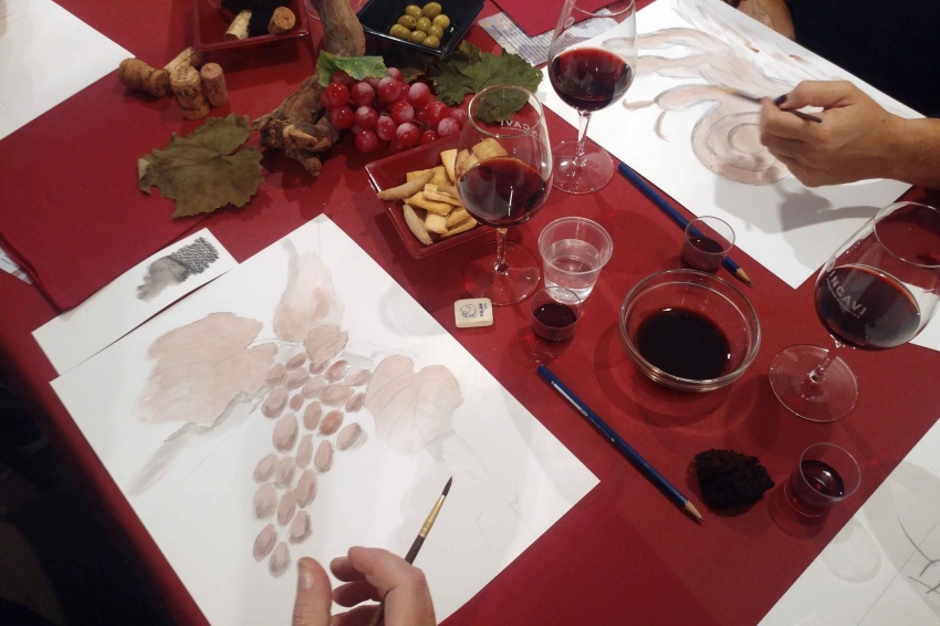 Experiencia de Pintura con Vino para Todas las Edades.