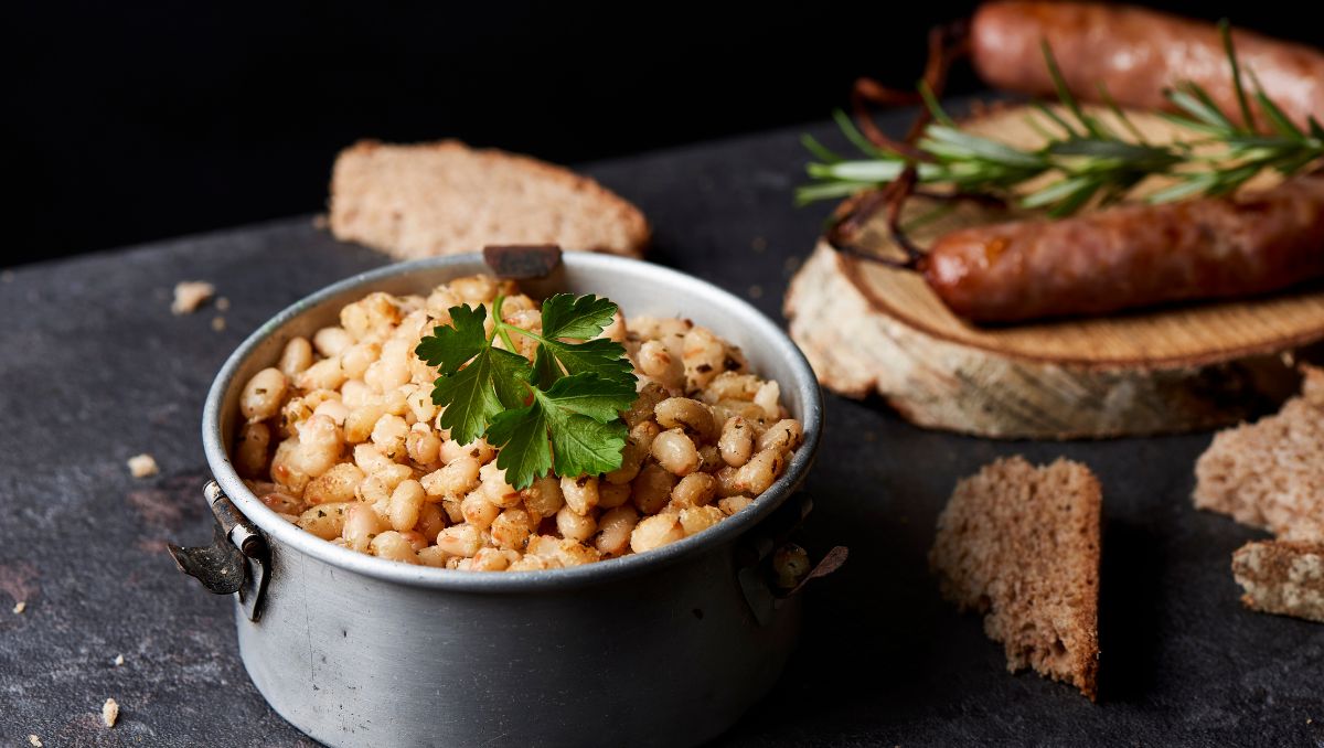 Mongetes con Butifarra: Un Clásico de la Cocina Catalana