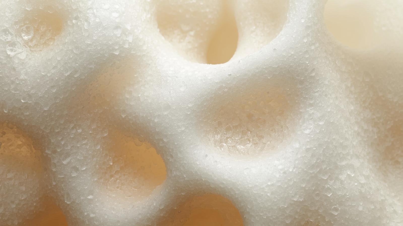 Espumas Sólidas de Hiper-Saciedad.